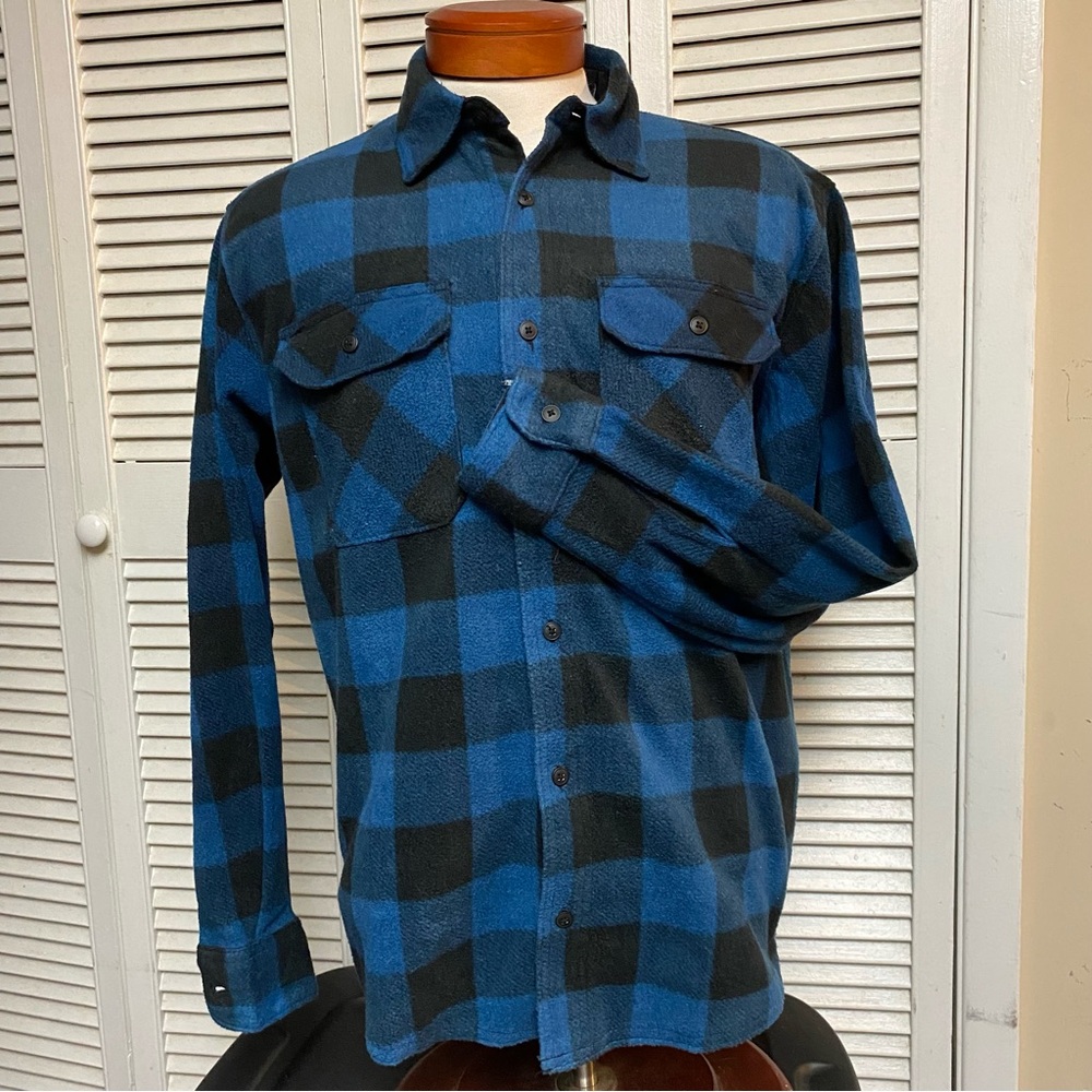Wrangler Premium Quality Size Medium Blue Plaid Flannel 100% Polyester